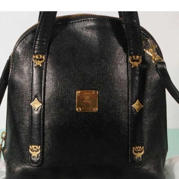 MCM Black Leather Small Backpack Men\'s Women\'s Gold Clasp Zipper Logo Pulls main image 7